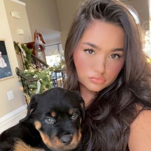 Meet your Posher, Ava